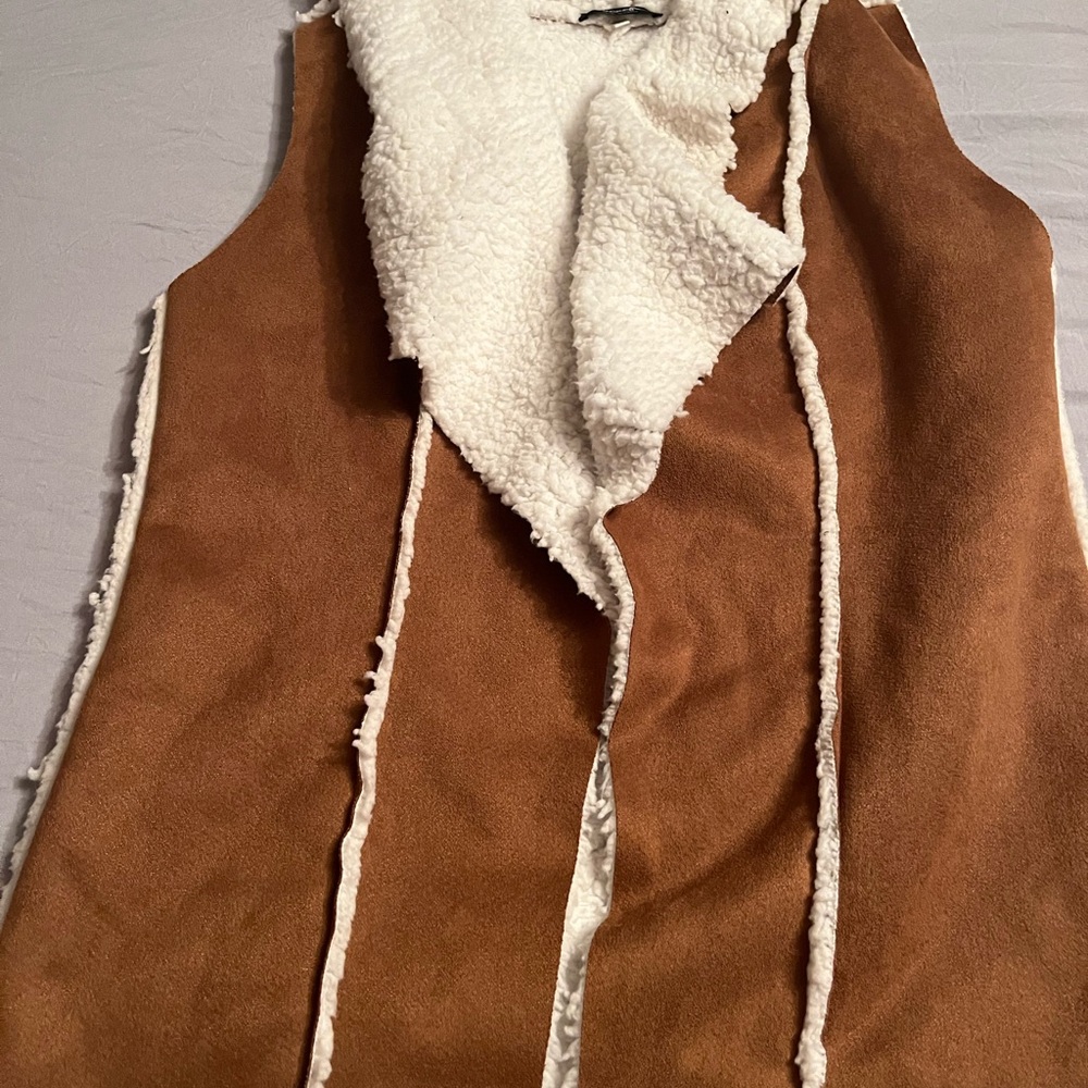 Women’s faux suede Sherpa lined vest.  Size small, clean, no flaws.